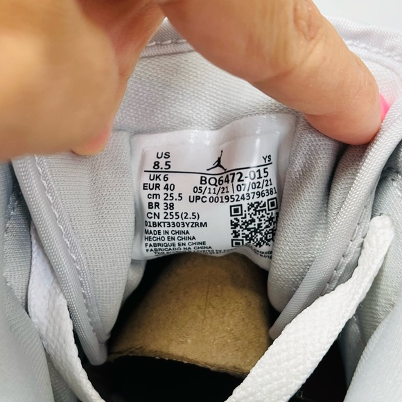 NIKE AIR JORDAN 1 MID**Grey/White Basketball Sneakers**US 7**NIB - Picture 9 of 11